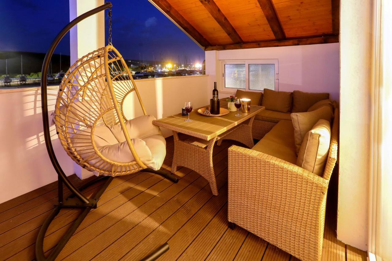 Luxury Monika Near The Sea With Private Parking Apartment