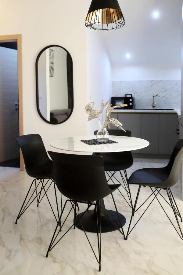 Luxury Monika Near The Sea With Private Parking Apartment
