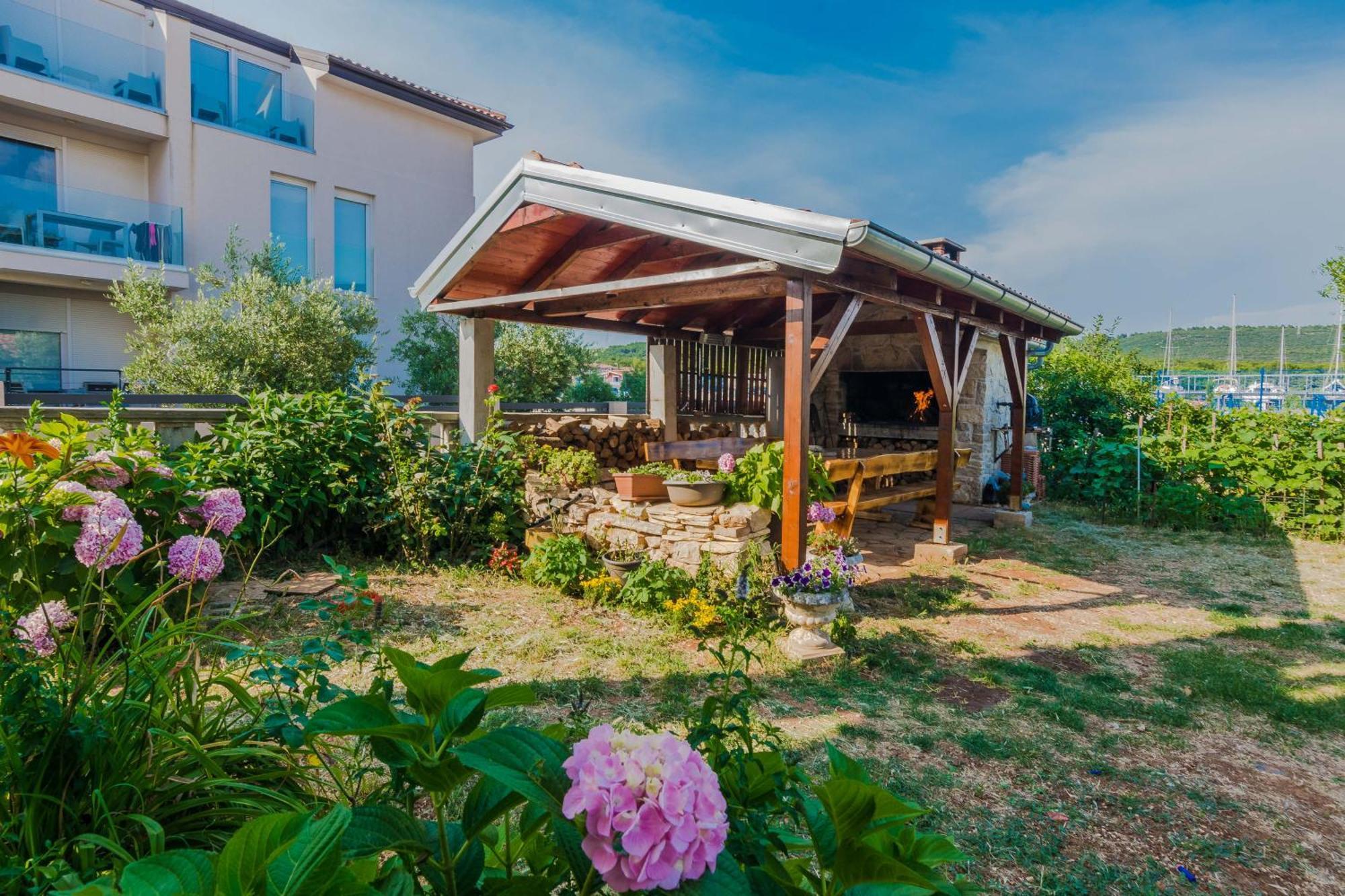 Luxury Monika Near The Sea With Private Parking Bibinje